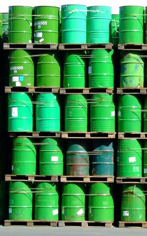 Do końca roku surowce pozostaną tanie. Cena ropy może wzrosnąć najwyżej do 50 dolarów za baryłkę